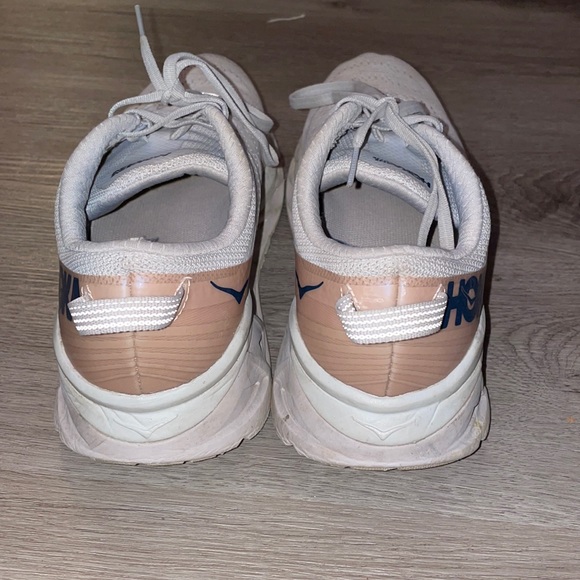 Hoka One One - Picture 3 of 3